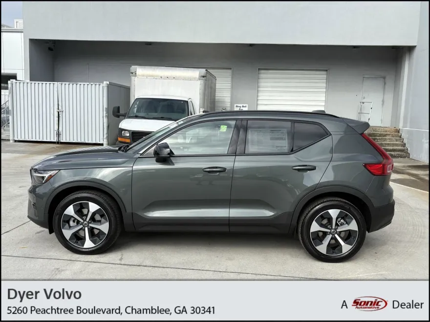 2026 Volvo XC40 Plus photo 1