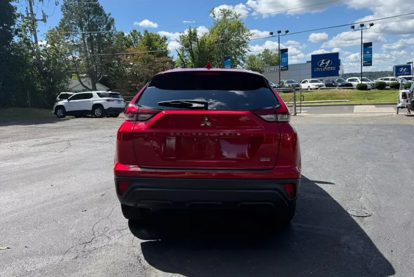 2022 Mitsubishi Eclipse Cross LE photo 1