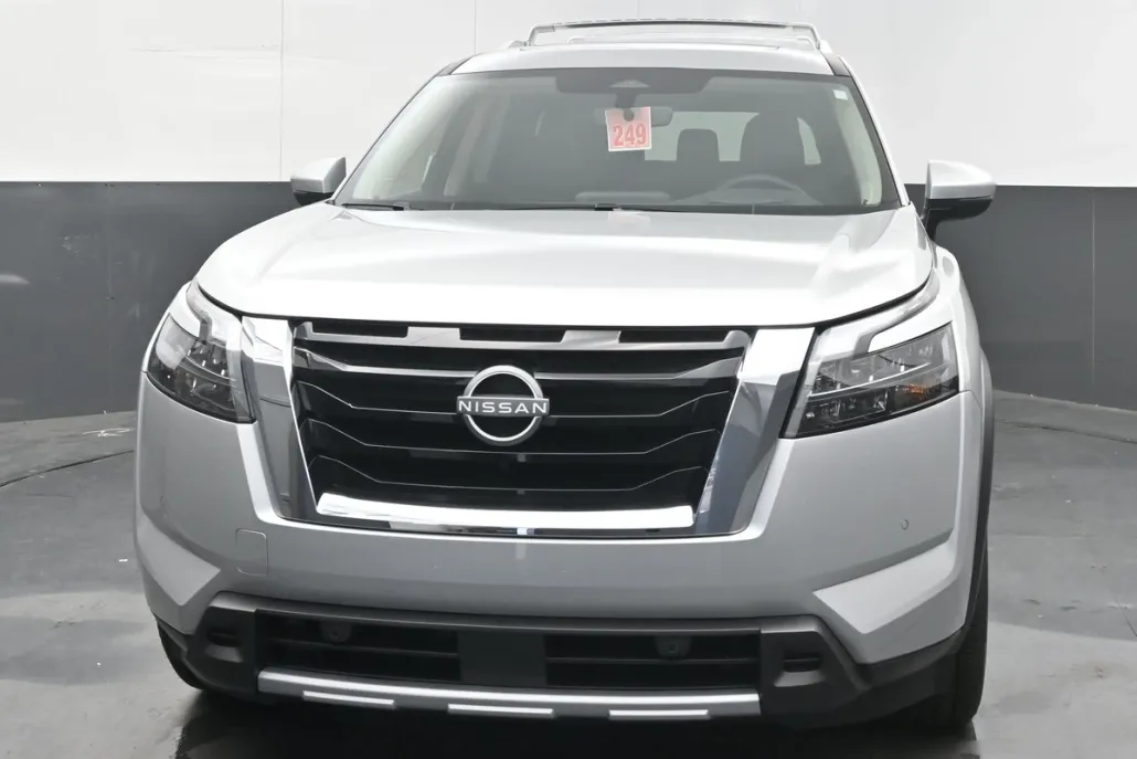 2025 Nissan Pathfinder Platinum photo 1