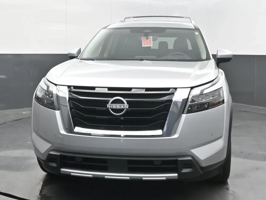 2025 Nissan Pathfinder Platinum photo 1