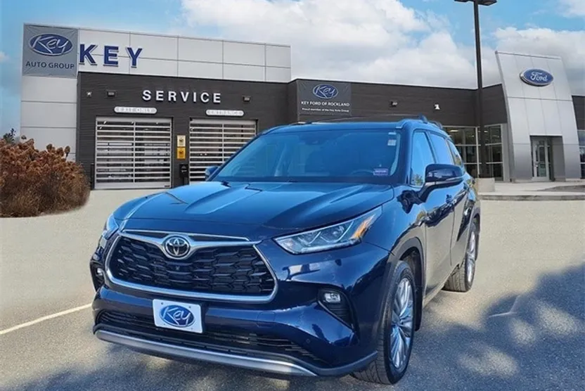 2022 Toyota Highlander Platinum photo 1