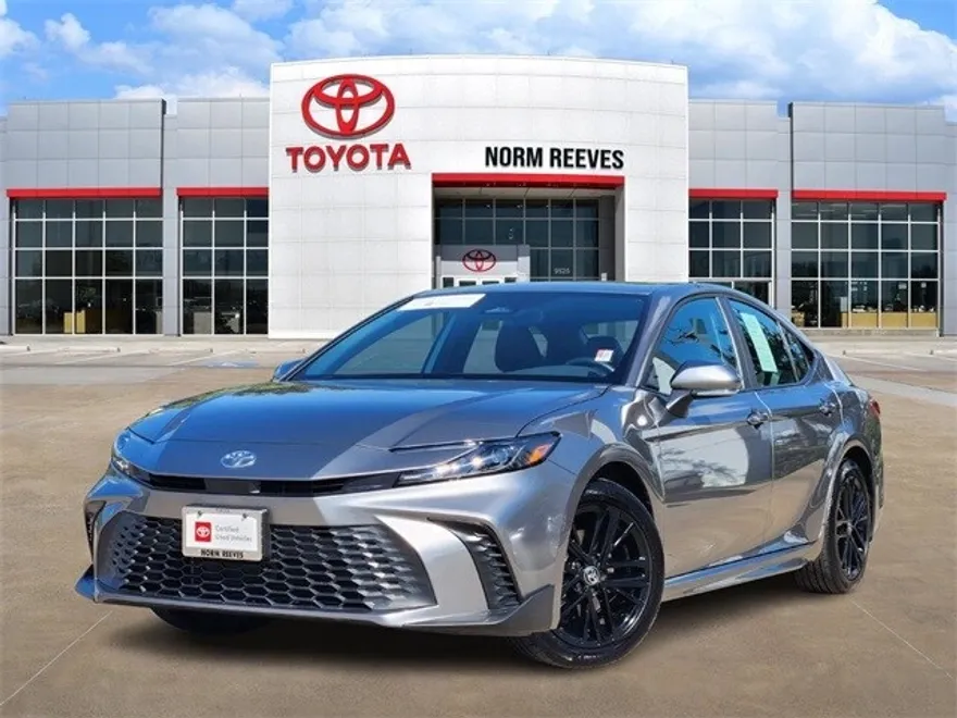 2025 Toyota Camry SE photo 1