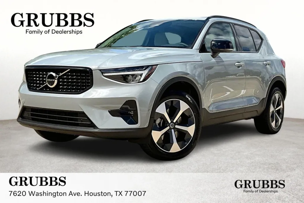 2026 Volvo XC40 Plus photo 1