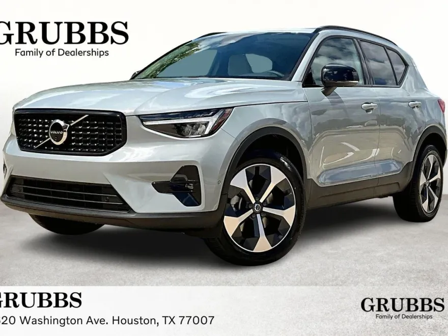 2026 Volvo XC40 Plus photo 1