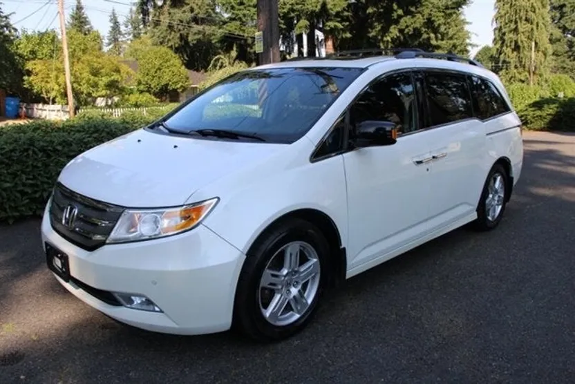 2012 Honda Odyssey Touring photo 1