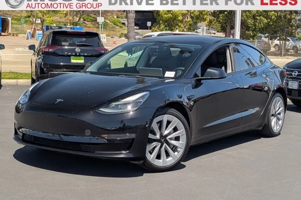 2023 Tesla Model 3 Long Range photo 1