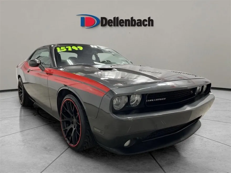 2014 Dodge Challenger R/T photo 1