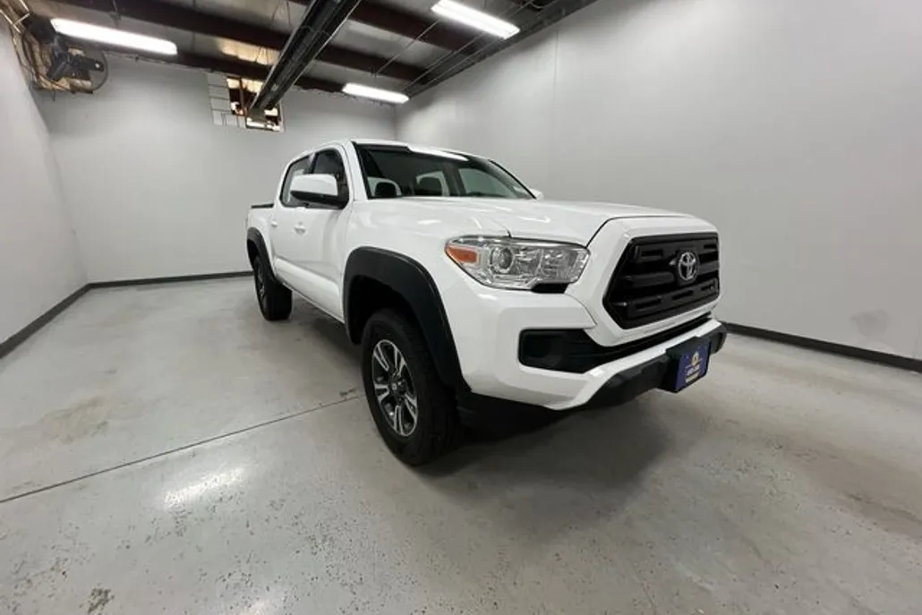 2016 Toyota Tacoma SR photo 1