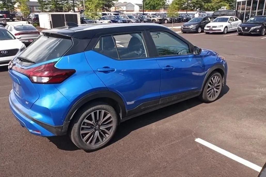 2024 Nissan Kicks SV photo 1