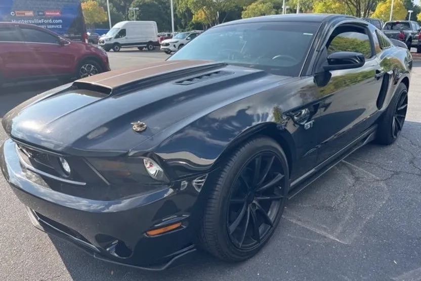 2010 Ford Mustang GT Premium photo 1