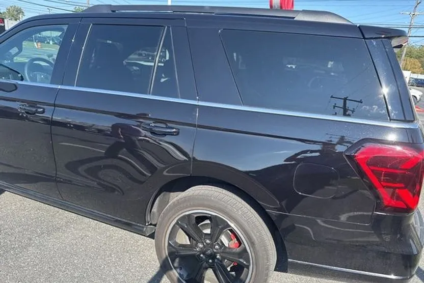 2024 Ford Expedition Limited photo 1