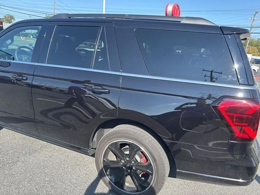 2024 Ford Expedition Limited photo 1