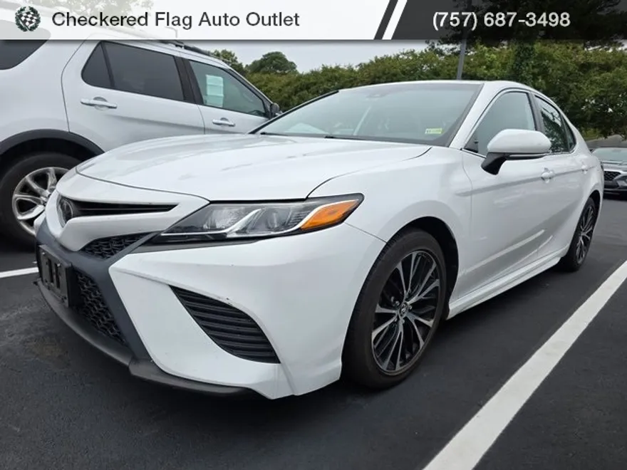 2019 Toyota Camry SE XLE photo 1