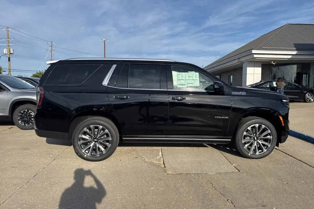 2025 Chevrolet Tahoe High Country photo 1