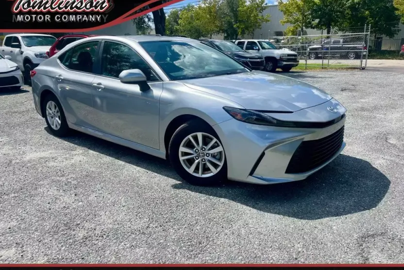 2025 Toyota Camry LE photo 1