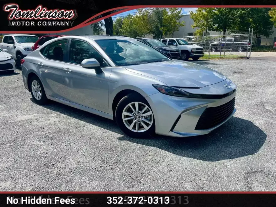 2025 Toyota Camry LE photo 1