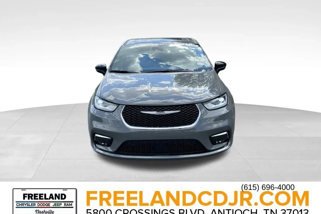 2025 Chrysler Pacifica photo 1