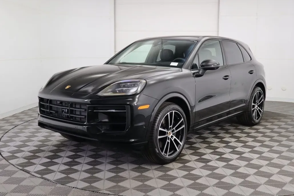 2025 Porsche Cayenne Base photo 1