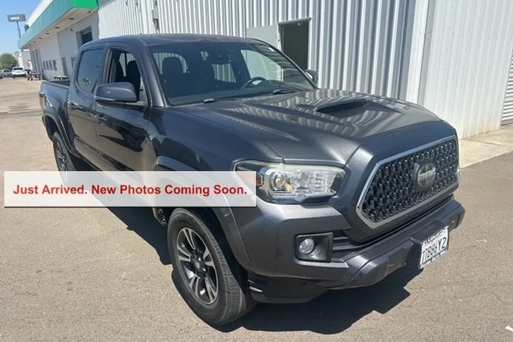 2018 Toyota Tacoma TRD Sport V6 photo 1