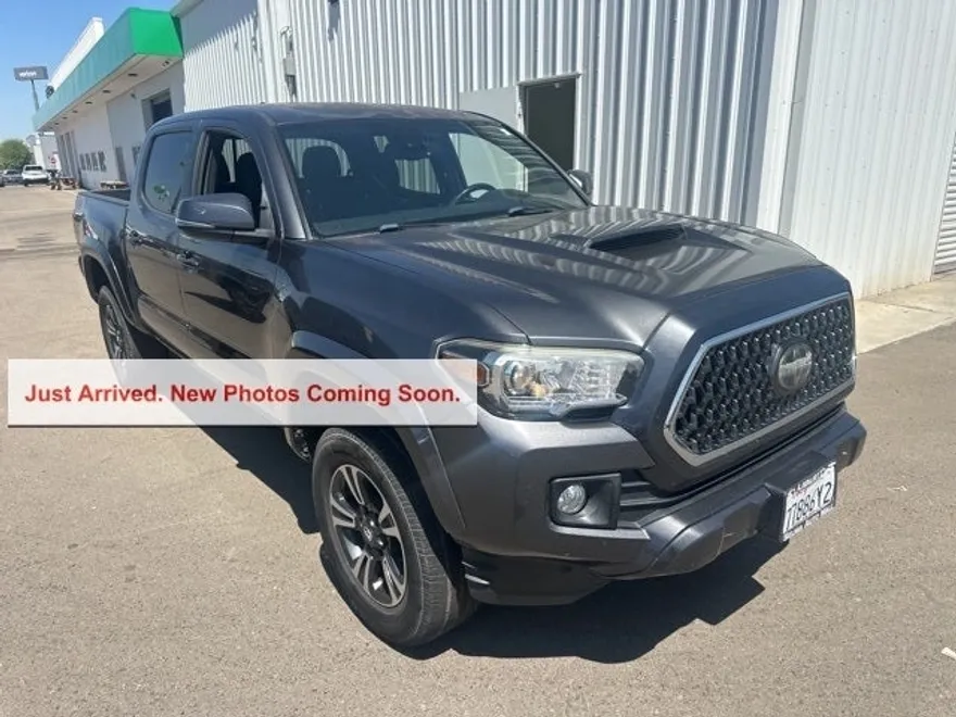 2018 Toyota Tacoma TRD Sport V6 photo 1