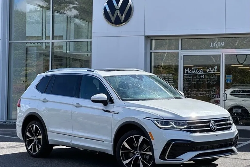 2023 Volkswagen Tiguan SEL R-Line Black photo 1