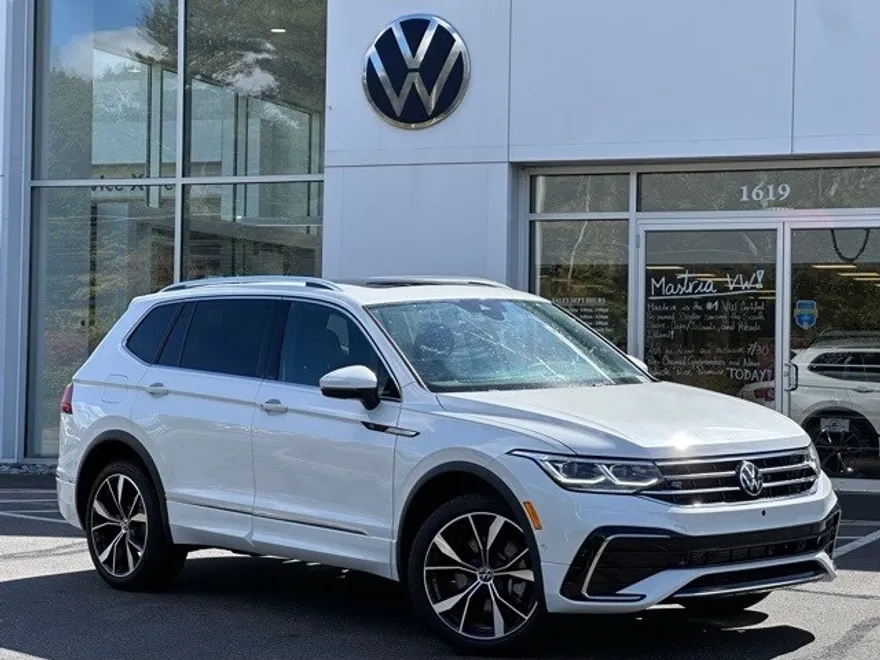 2023 Volkswagen Tiguan SEL R-Line Black photo 1