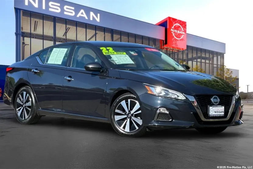 2022 Nissan Altima 2.5 SV photo 1