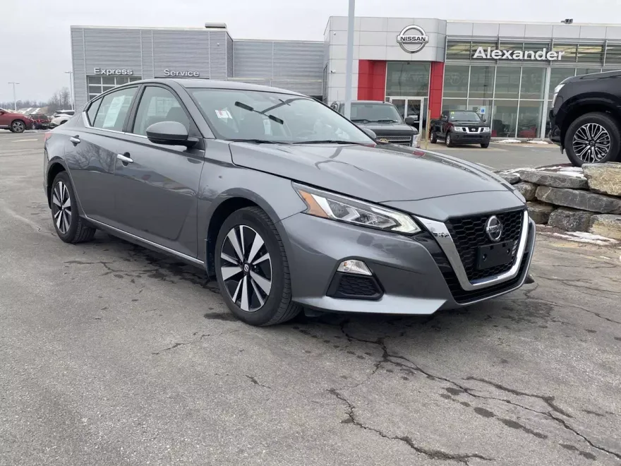 2022 Nissan Altima 2.5 SV photo 1