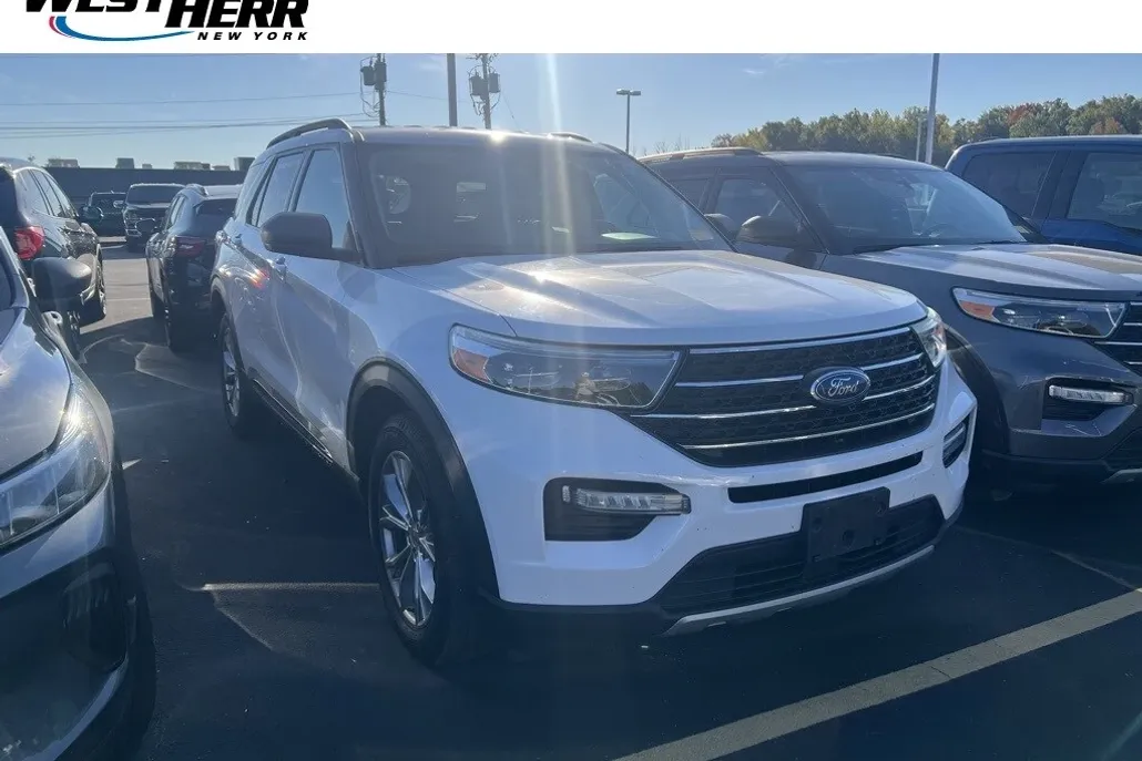 2020 Ford Explorer XLT photo 1