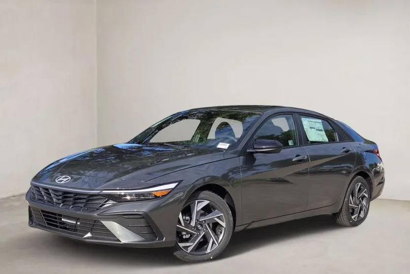 2025 Hyundai Elantra SEL Sport photo 1
