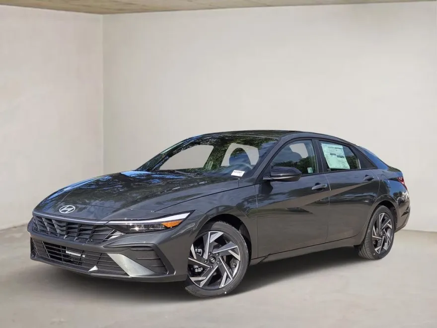 2025 Hyundai Elantra SEL Sport photo 1