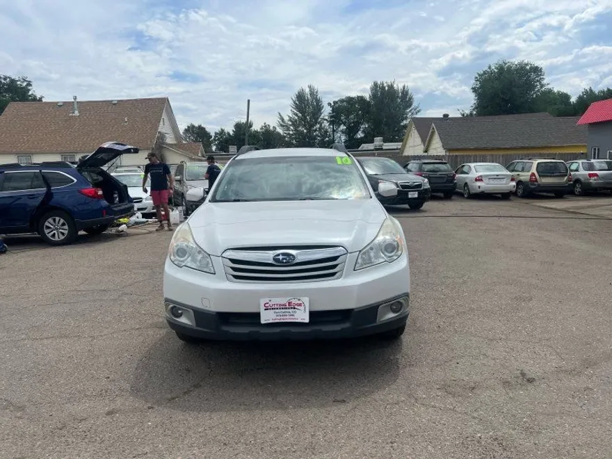 2010 Subaru Outback 2.5i Premium photo 1