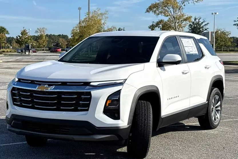 2026 Chevrolet Equinox LT photo 1