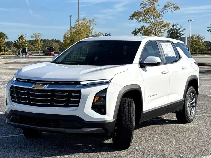 2026 Chevrolet Equinox LT photo 1