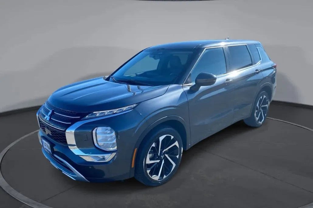 2024 Mitsubishi Outlander SE photo 1