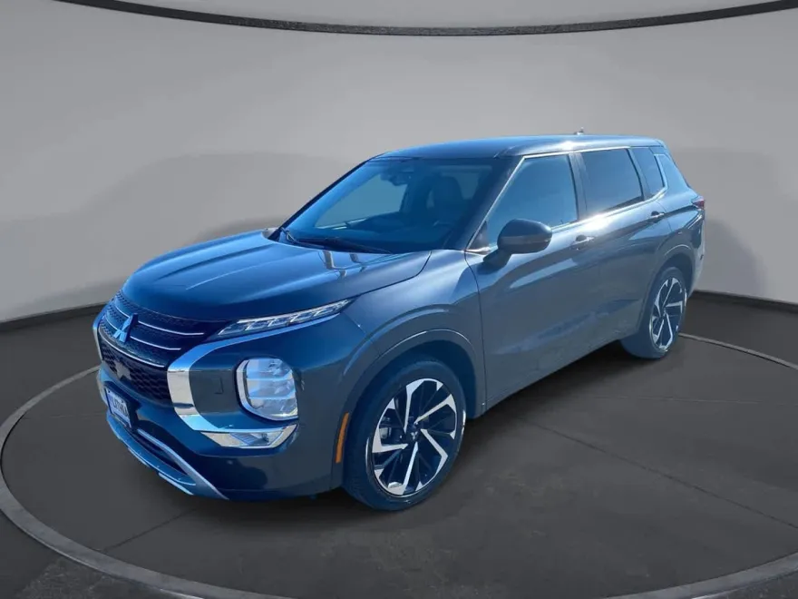 2024 Mitsubishi Outlander SE photo 1