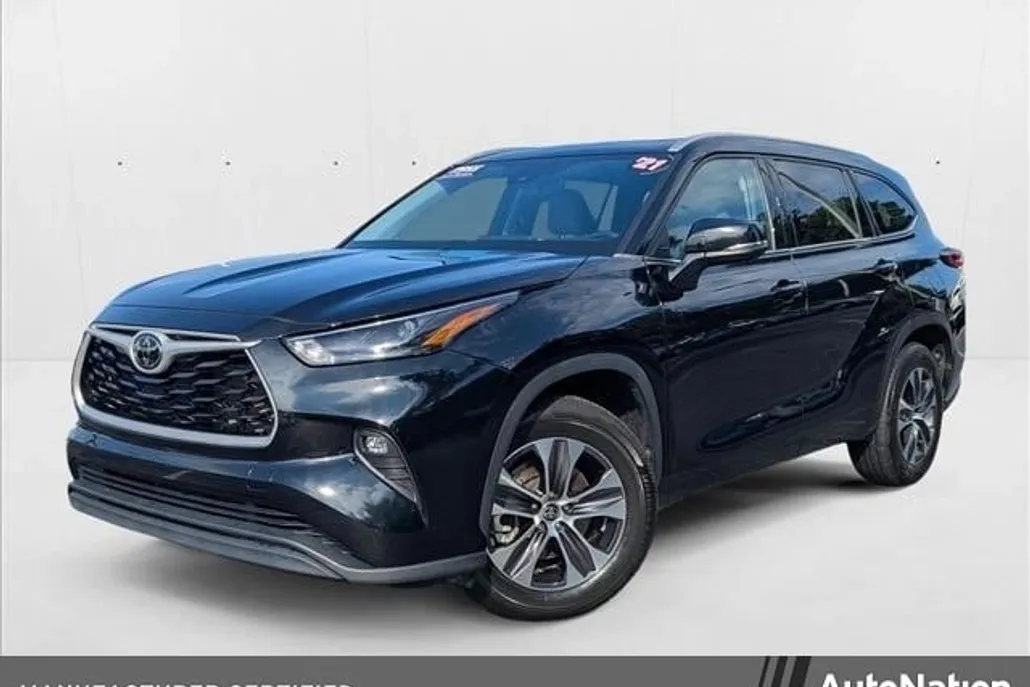 2022 Toyota Highlander XLE photo 1