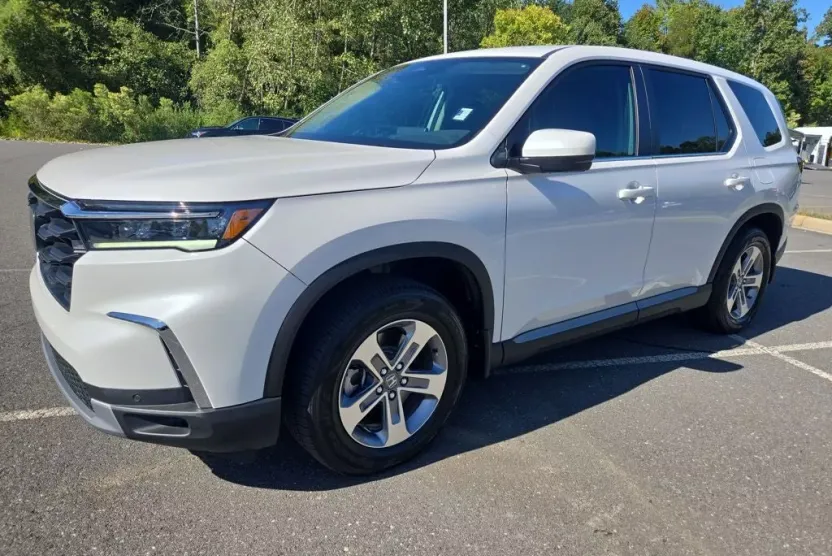 2025 Honda Pilot EX-L photo 1