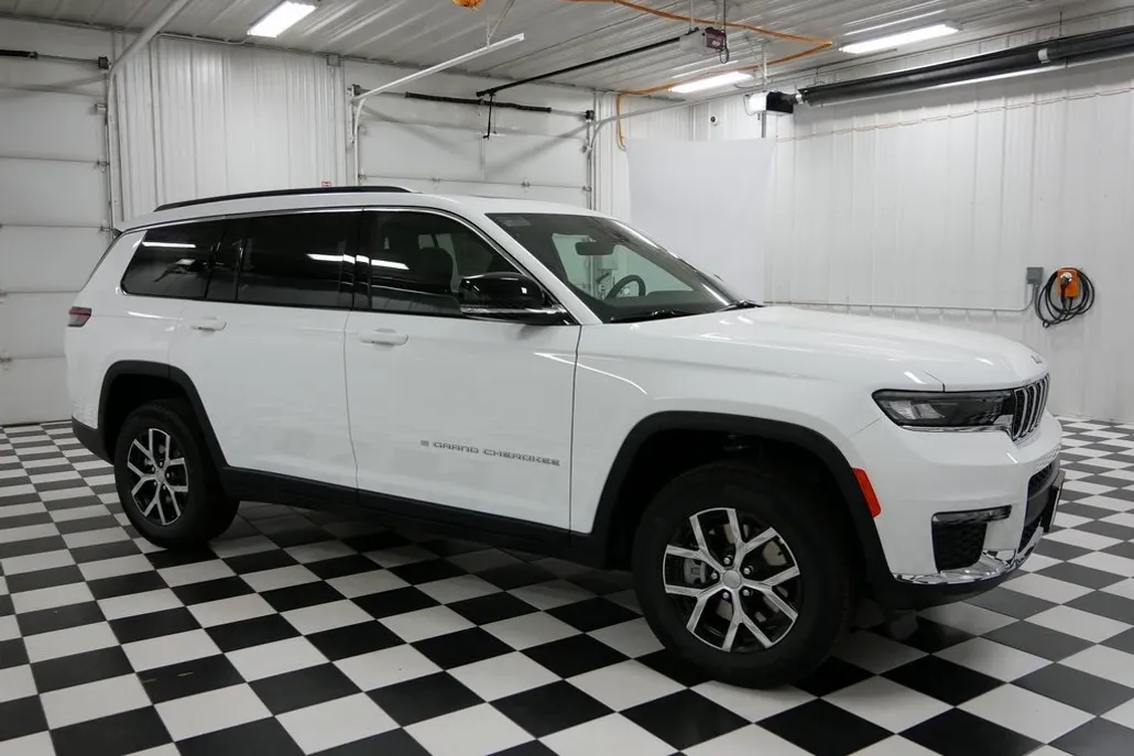 2025 Jeep Grand Cherokee Limited photo 1