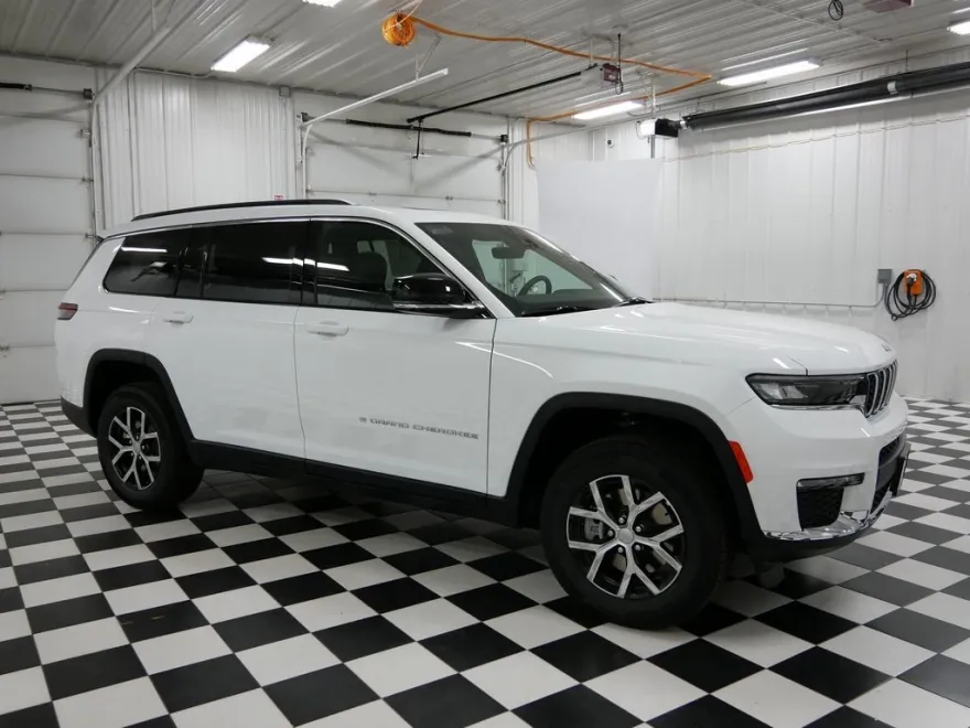 2025 Jeep Grand Cherokee Limited photo 1