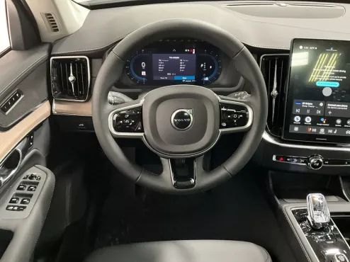 2025 Volvo XC90 Core photo 4