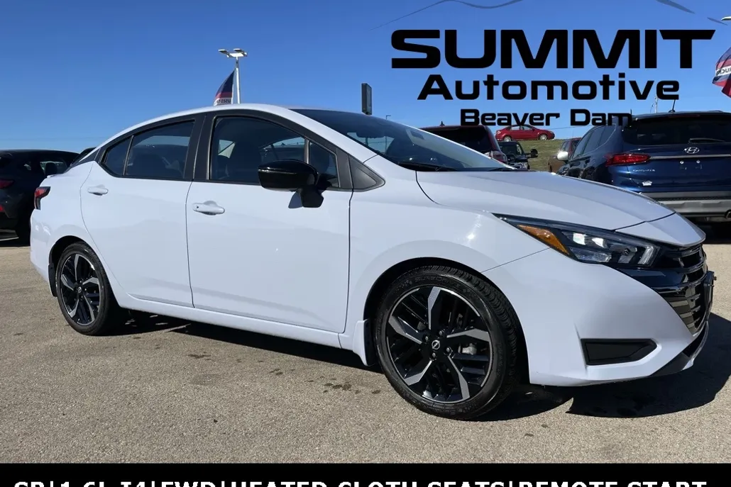 2023 Nissan Versa 1.6 SR photo 1
