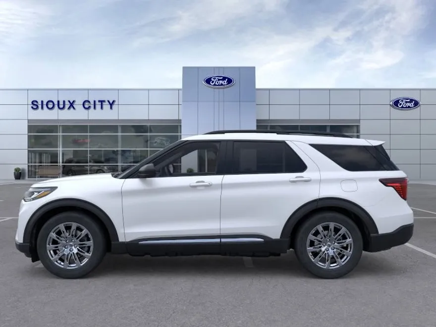 2025 Ford Explorer photo 1