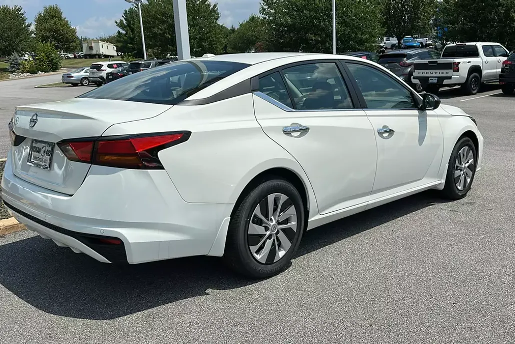 2025 Nissan Altima S photo 1