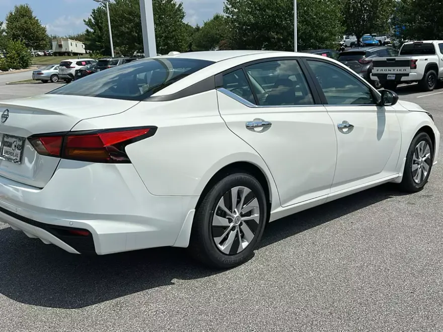 2025 Nissan Altima S photo 1