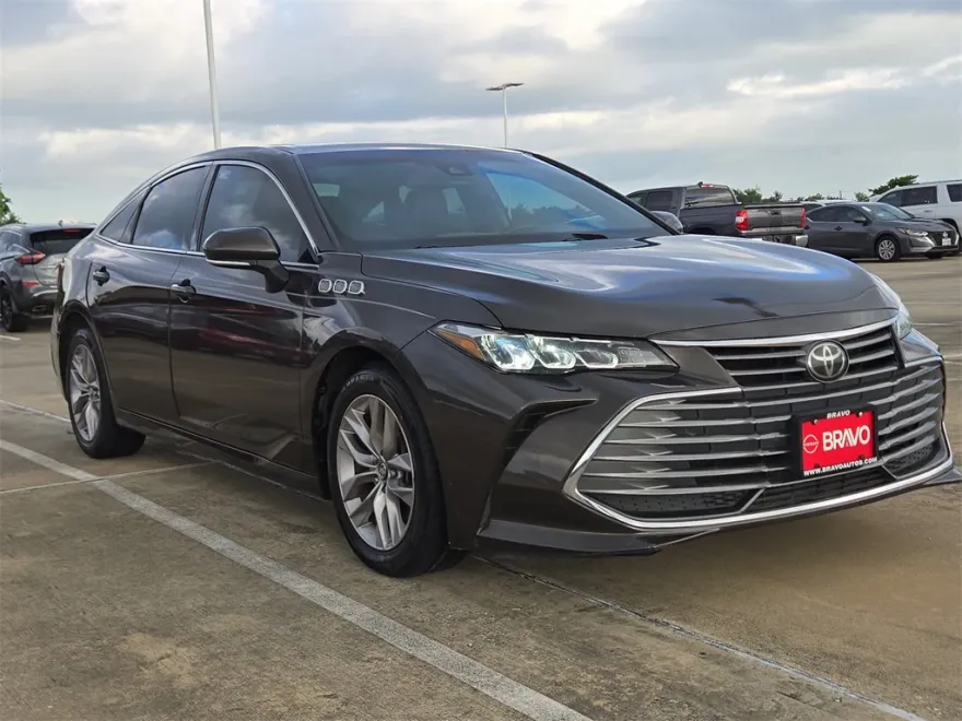 2019 Toyota Avalon XLE photo 1