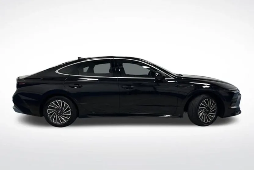 2025 Hyundai Sonata Hybrid Limited photo 1