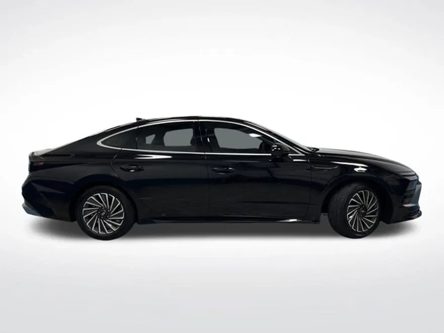 2025 Hyundai Sonata Hybrid Limited photo 1