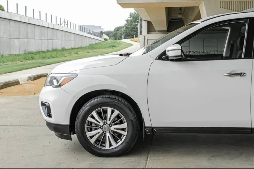 2018 Nissan Pathfinder S photo 1