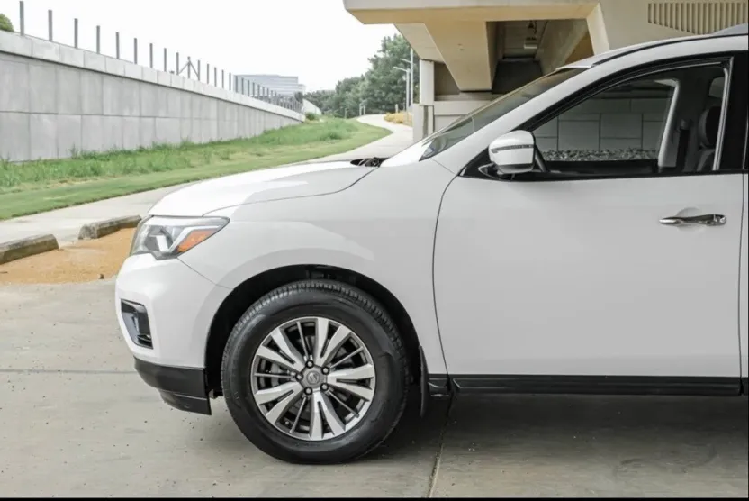 2018 Nissan Pathfinder S photo 1